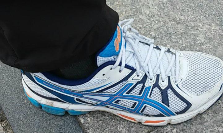 SHOES reviews the Asics GEL-ZONE 2