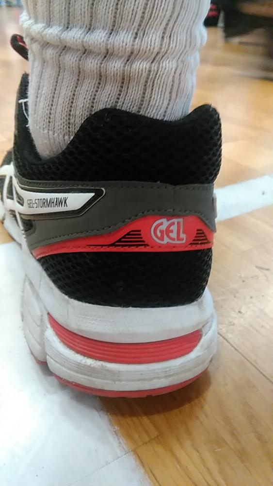 Fraternidad práctico Quinto User from the RATE YOUR SHOES reviews the Asics GEL-STORMHAWK
